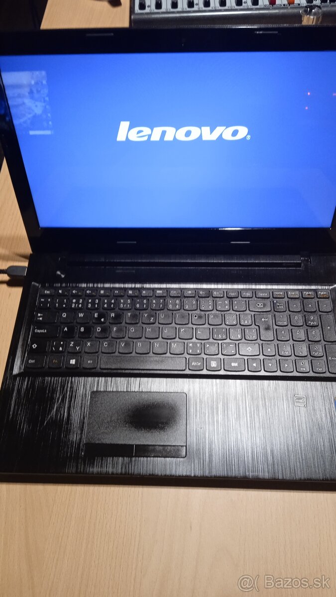 LENOVO-G50-30 Display-15,4 Ram-8GB,HD-750GB.