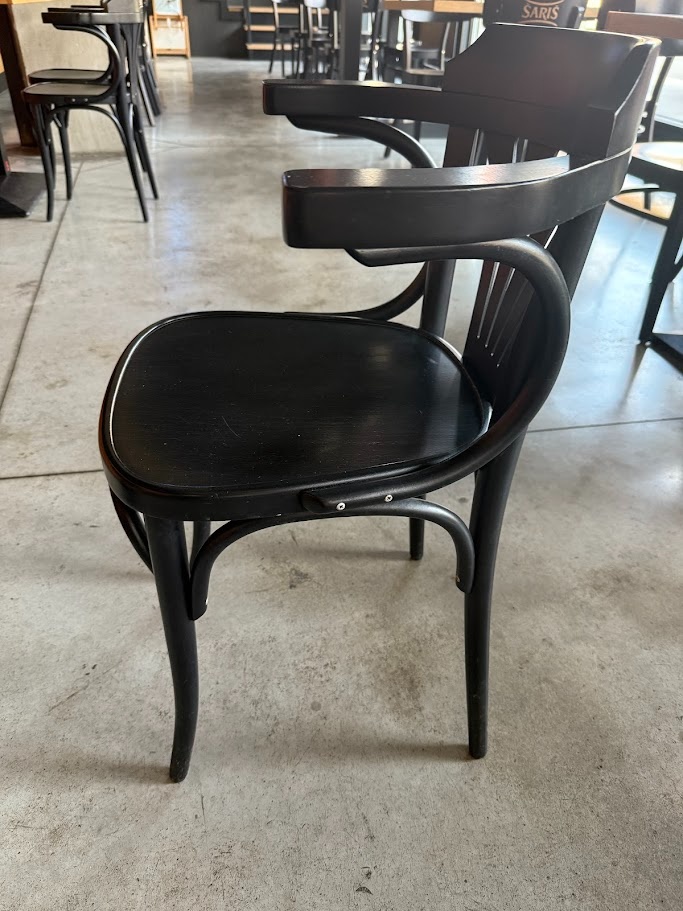 Stoličky TON s područníkom