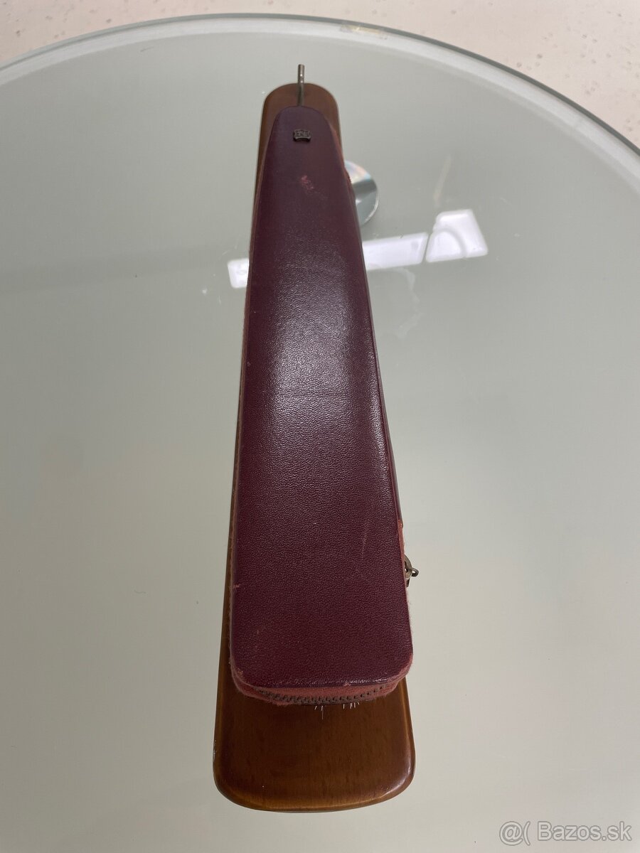 starožitna kefa na oblečenie