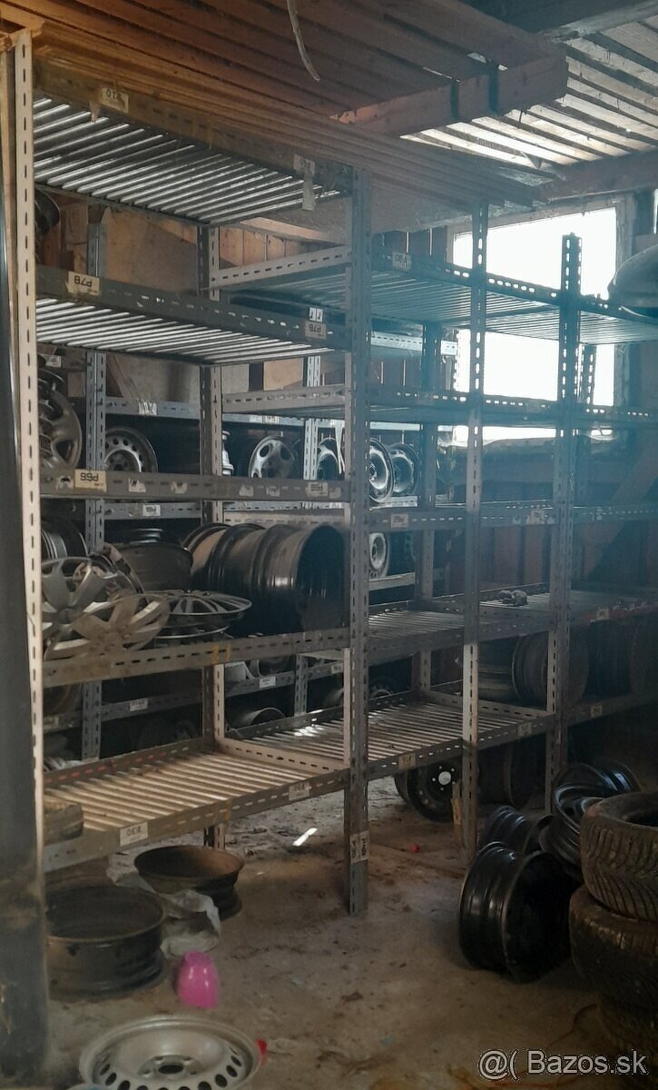 Predam pevné mohutné regale 82x270x440 majú aj plechovú vypl