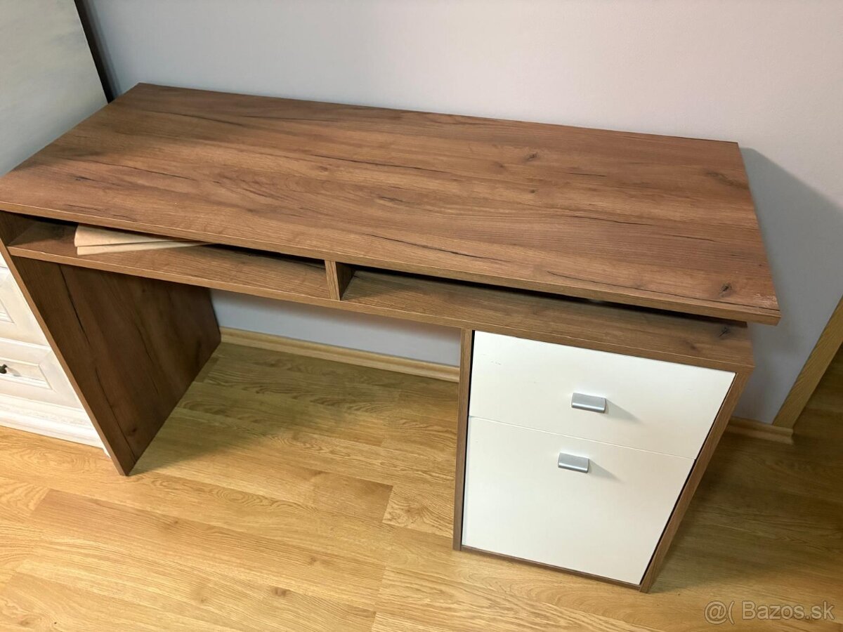 Pracovný stôl na predaj