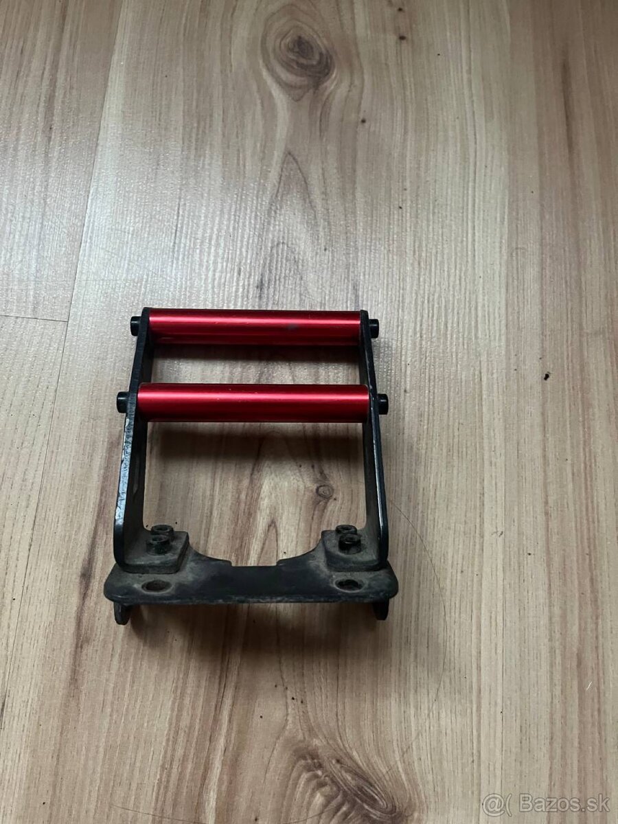 Držiak na nohu a sedadlo