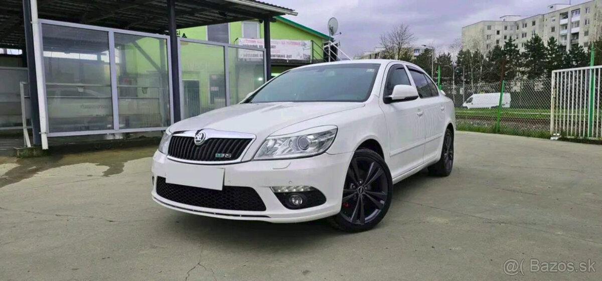 Čierne lesklé mračítka