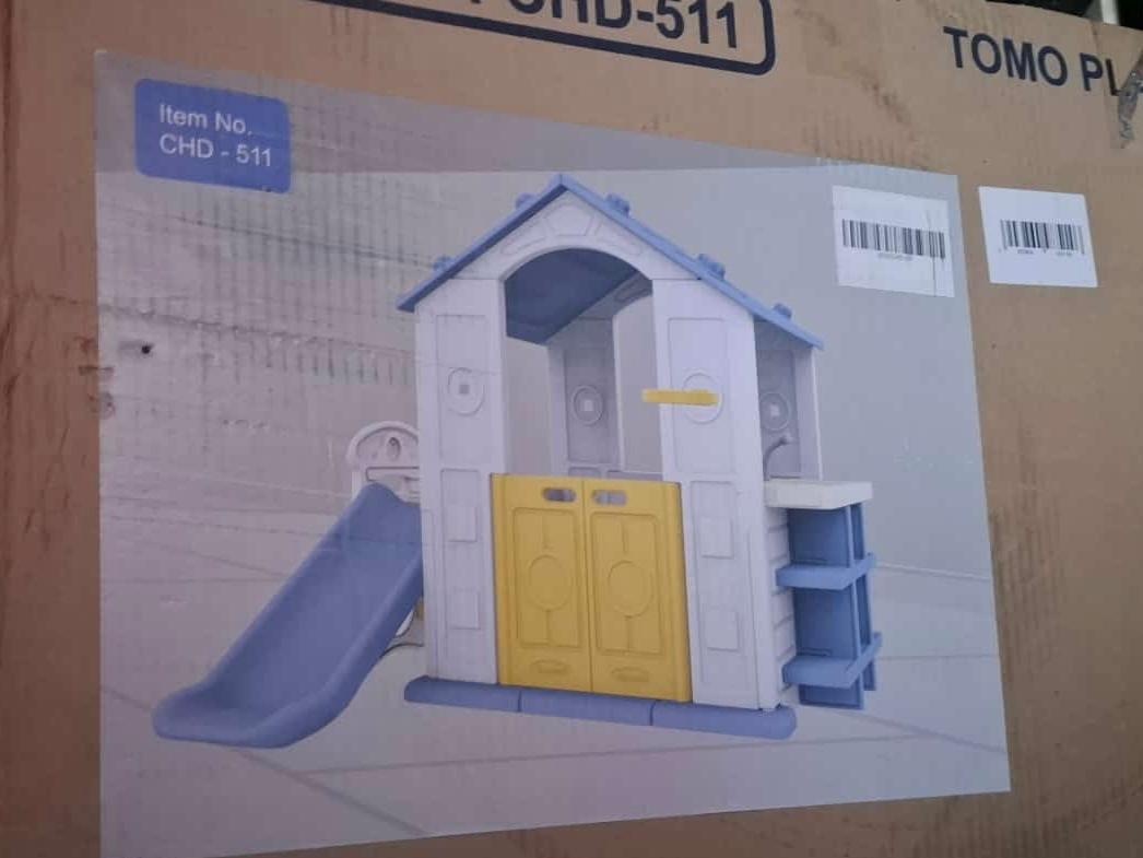 Detsky domček na hranie so šmyklavkou