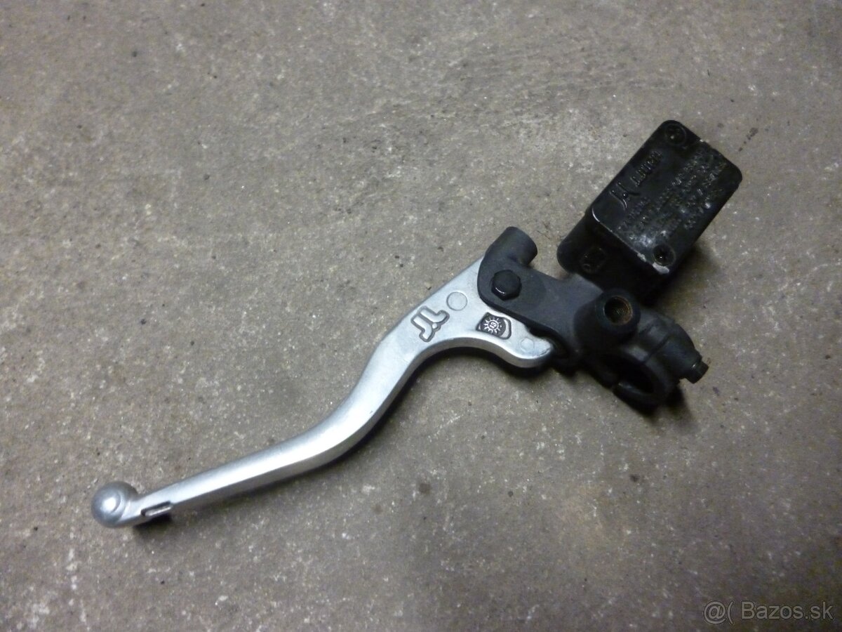 Peugeot Metropolis 400i. Levá brzdová pumpa. od 2013