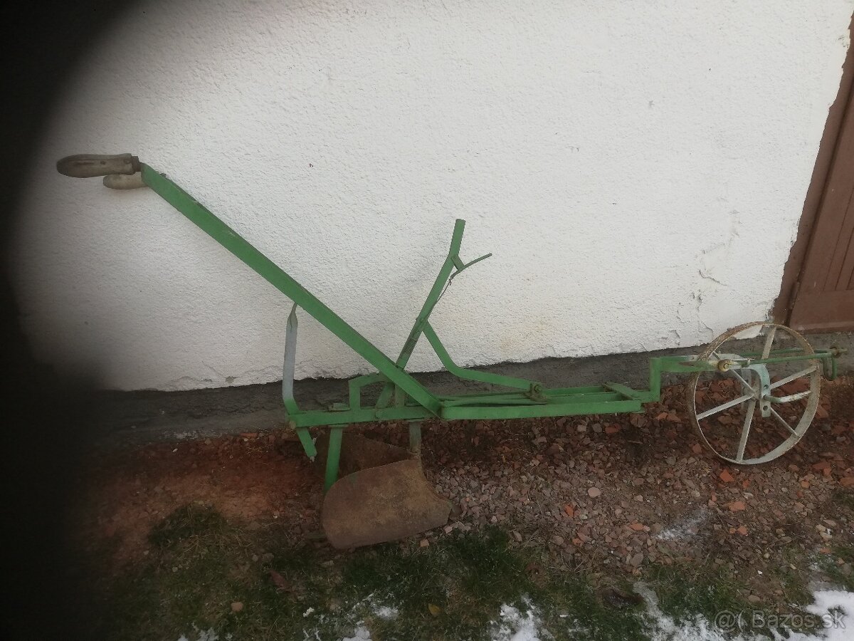 Plecka ohrnovaci pluh