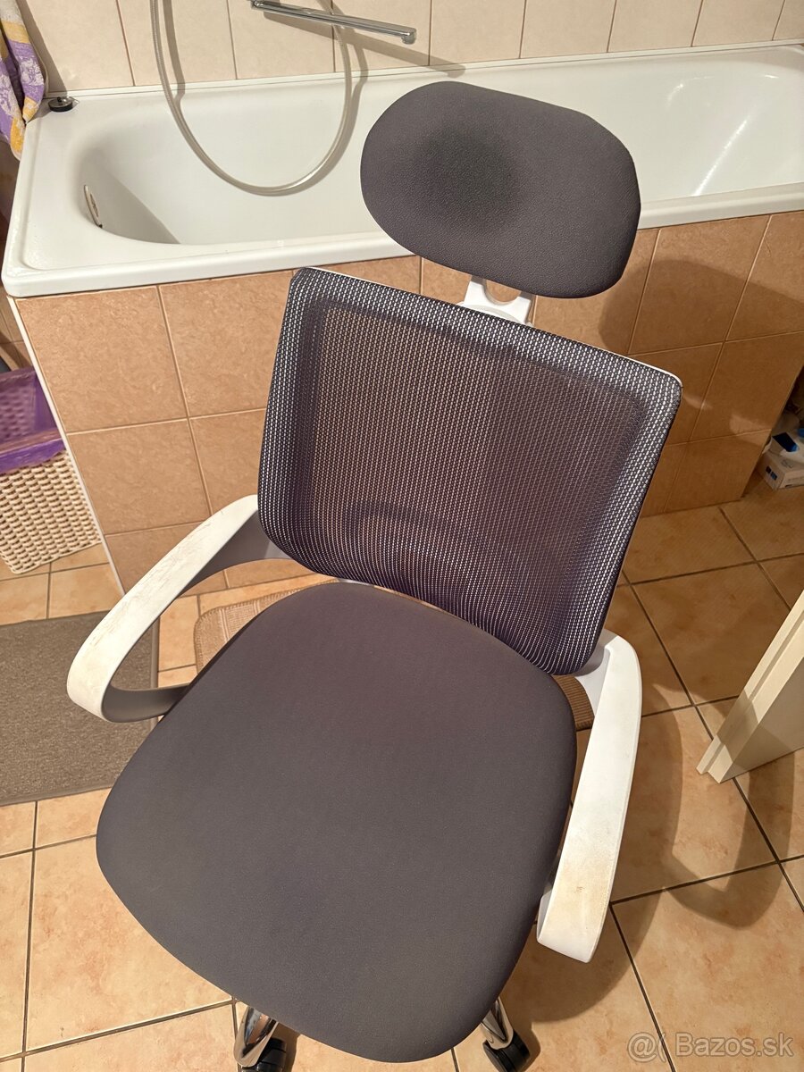 Kancelárska stolička