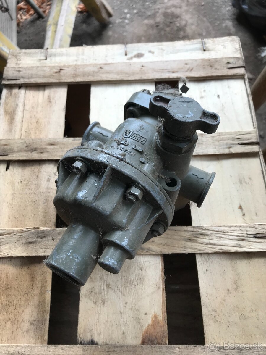 Regulátor vzduchu zetor 7211