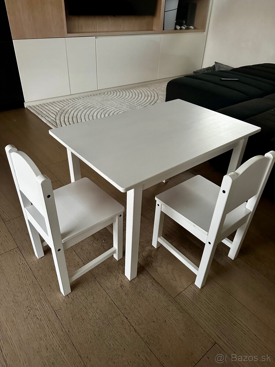 Detsky stol a stolicky
