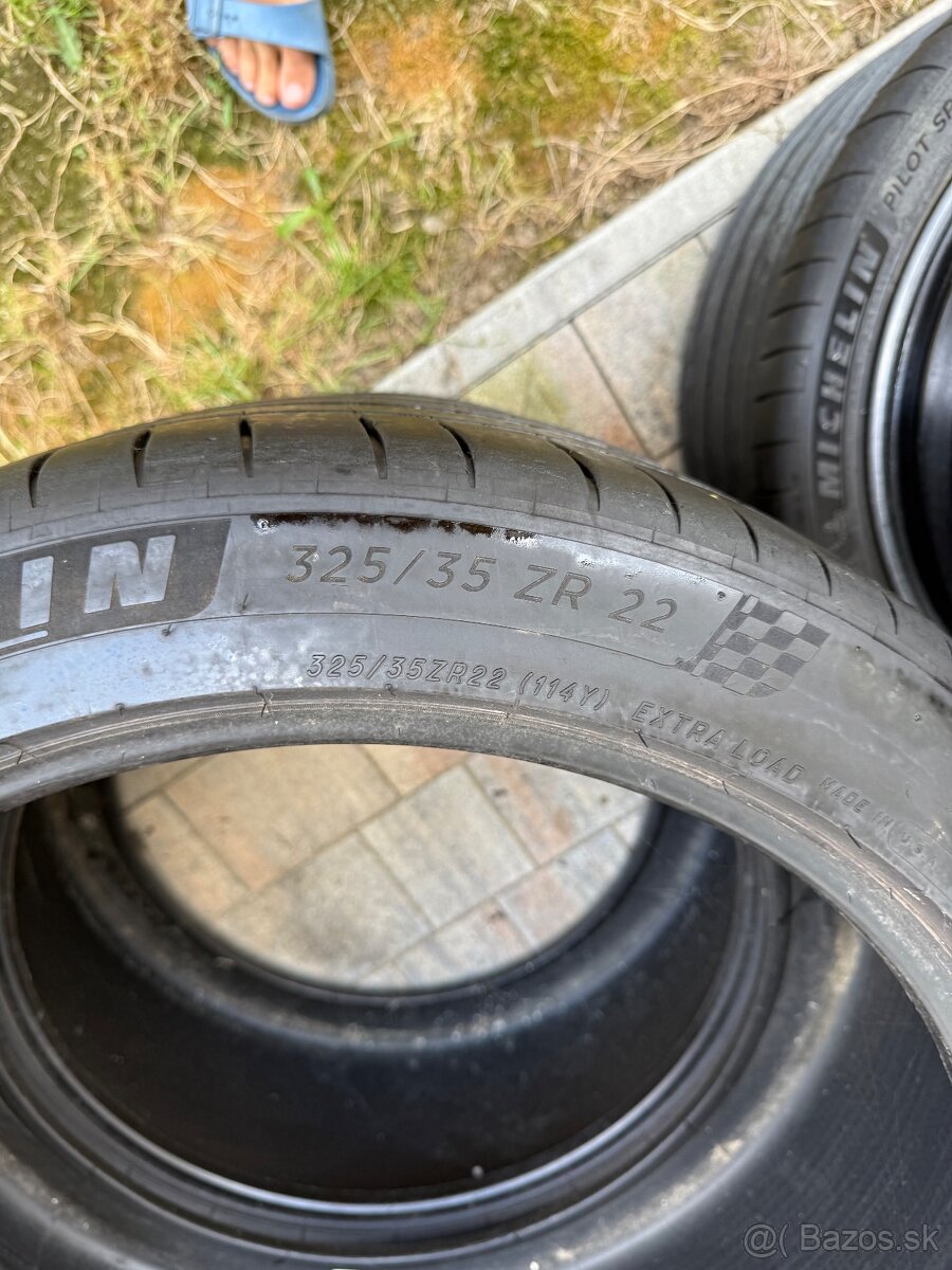 325/35 R22 Michelin