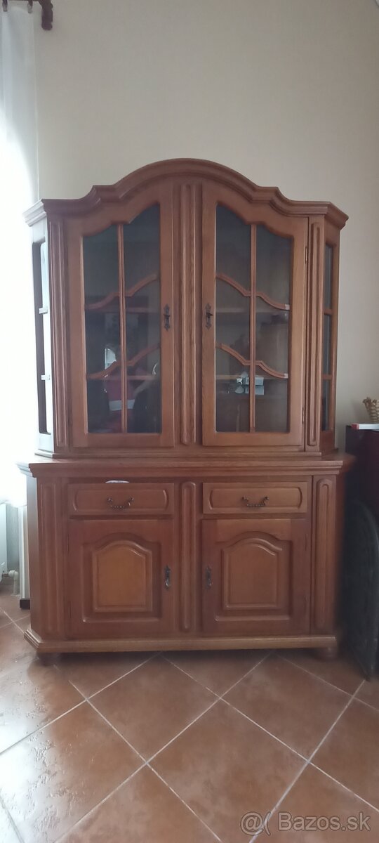 Predám vitrínu