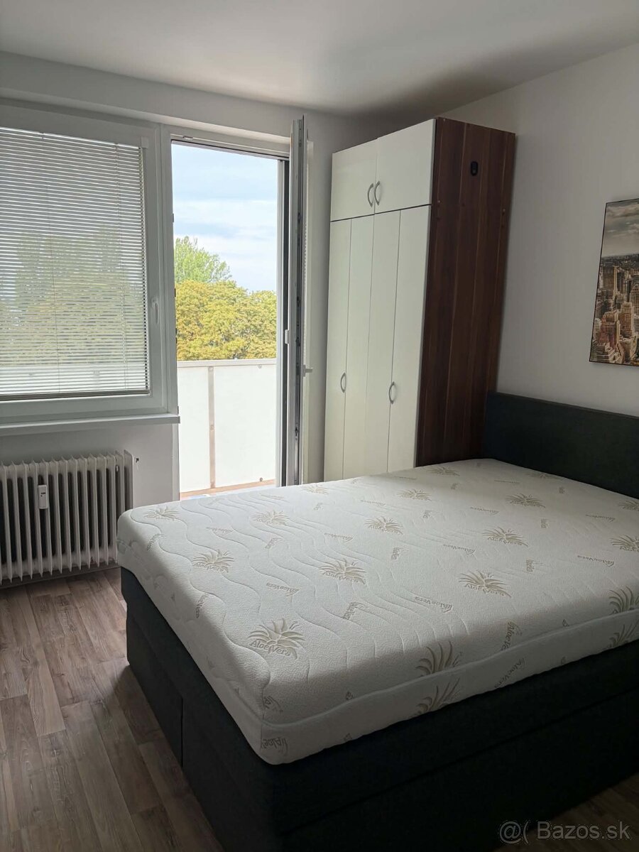 Prenájom garsónky s balkónom v Holíči