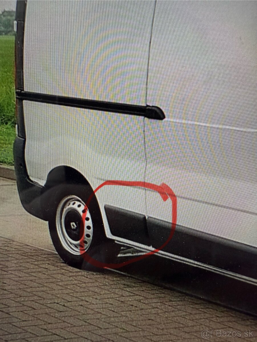 Renault Trafic long pravý bočný plast r.v. 2003-2013
