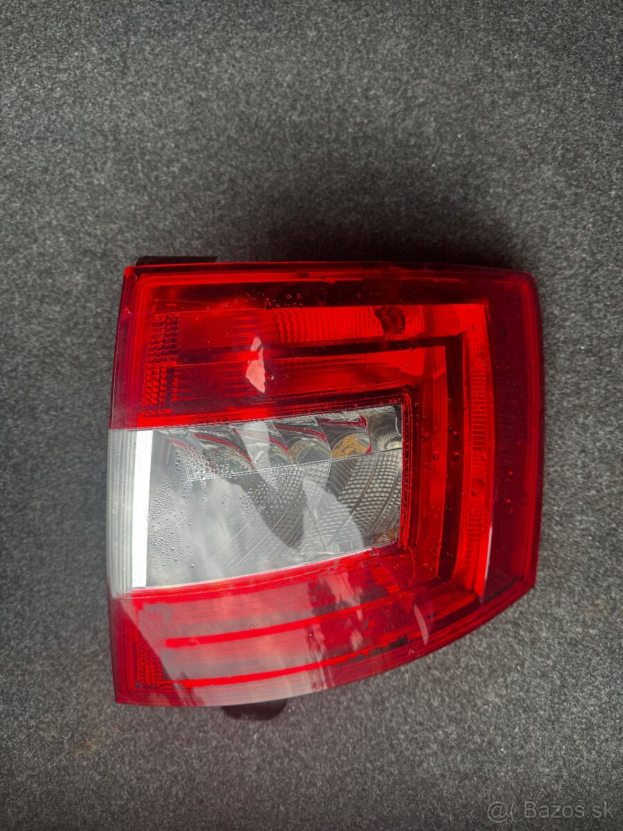 Škoda octavia svetlo