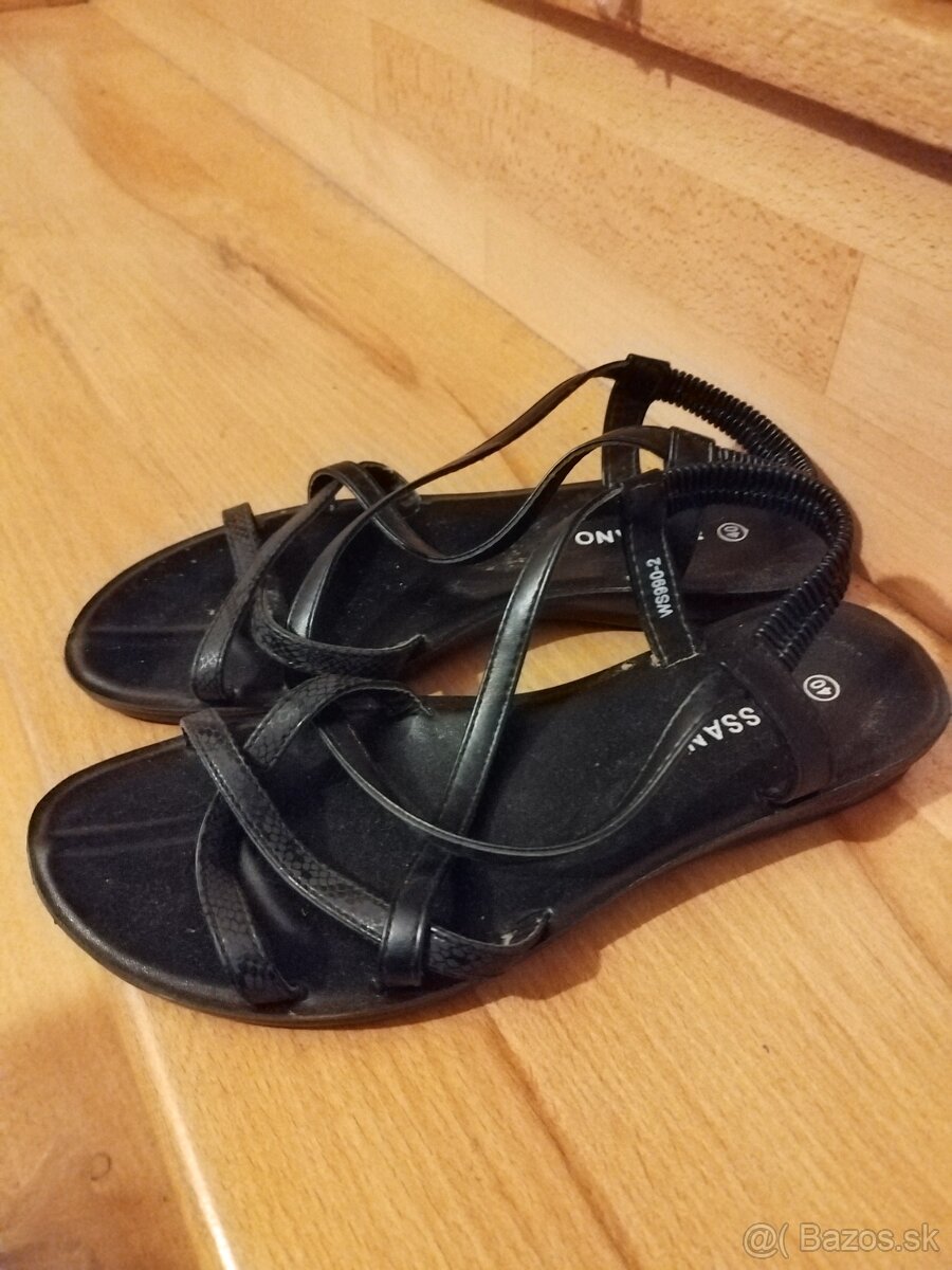 Predam sandale velk.40