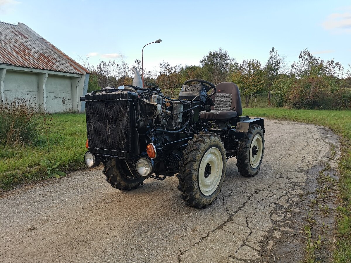 Malotraktor TATRA 805