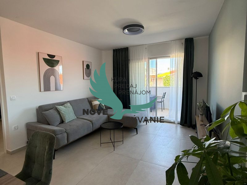 Zariadený apartmán s výhľadom na more len 300m od mora