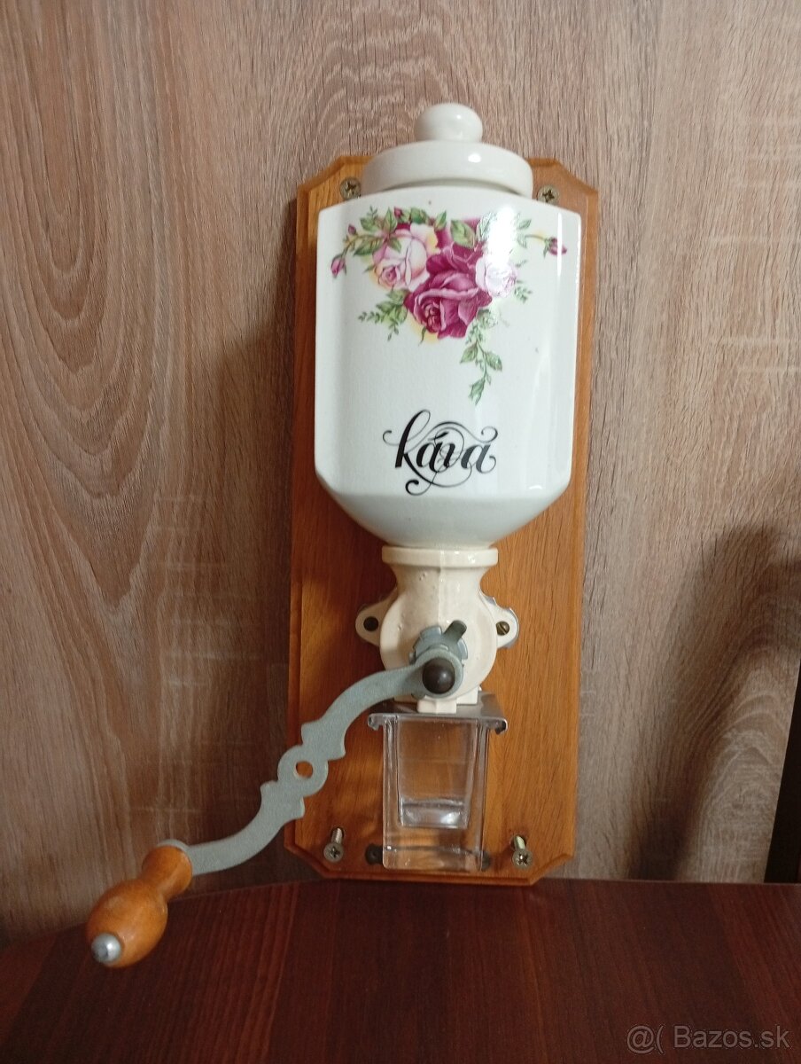 Retro mlynček na kávu