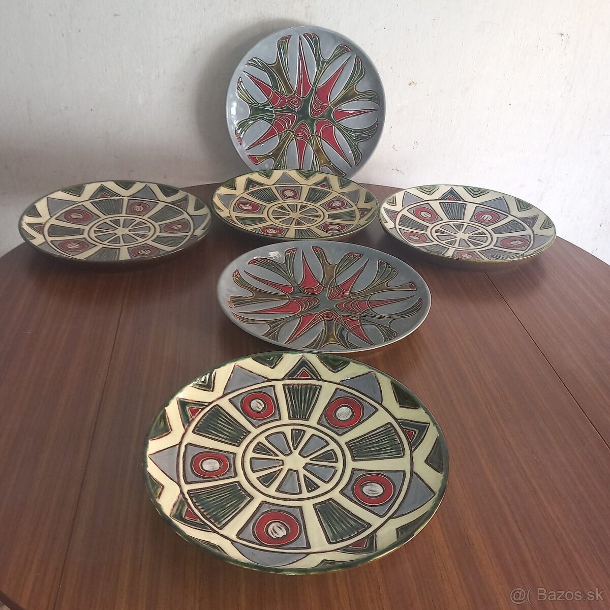 Predám keramické taniere 6 ks.