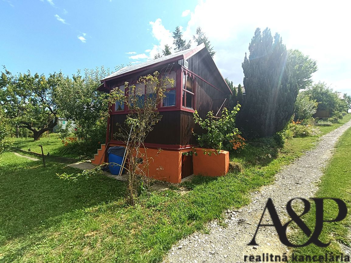 ZÁHRADA S CHATKOU, POZEMOK 368 M2, MYJAVA
