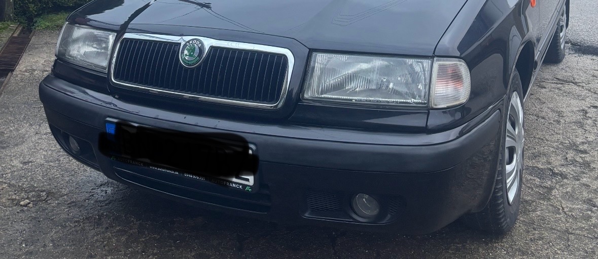 Kúpim predný nárazník na felíciu