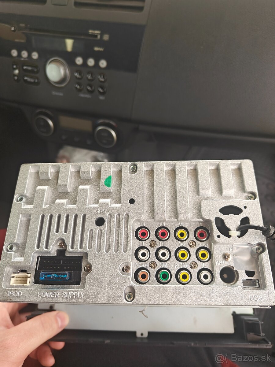 Suzuki swift 2005-2010 radio dvd prehravac MP3 Bluetooth