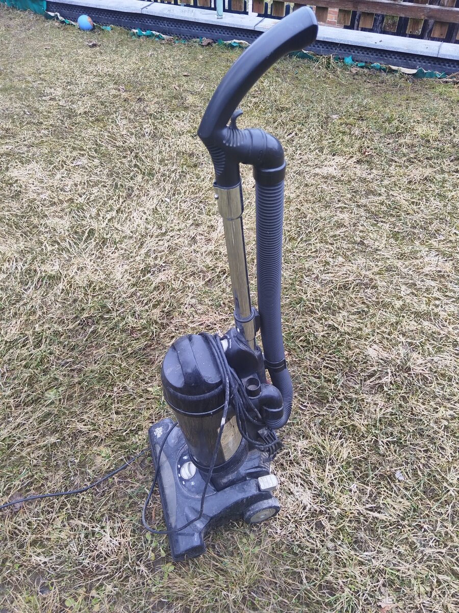 vysávač Dirt Devil Vision V1