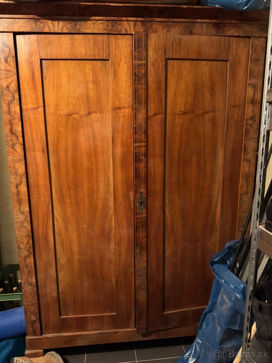 Veľká šatníková skriňa Biedermeier