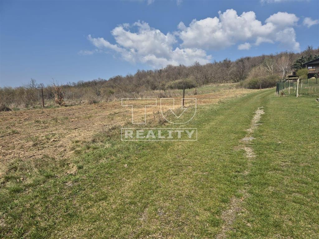 Na predaj rekreačný pozemok 700 m2 vo vinohradníckej...