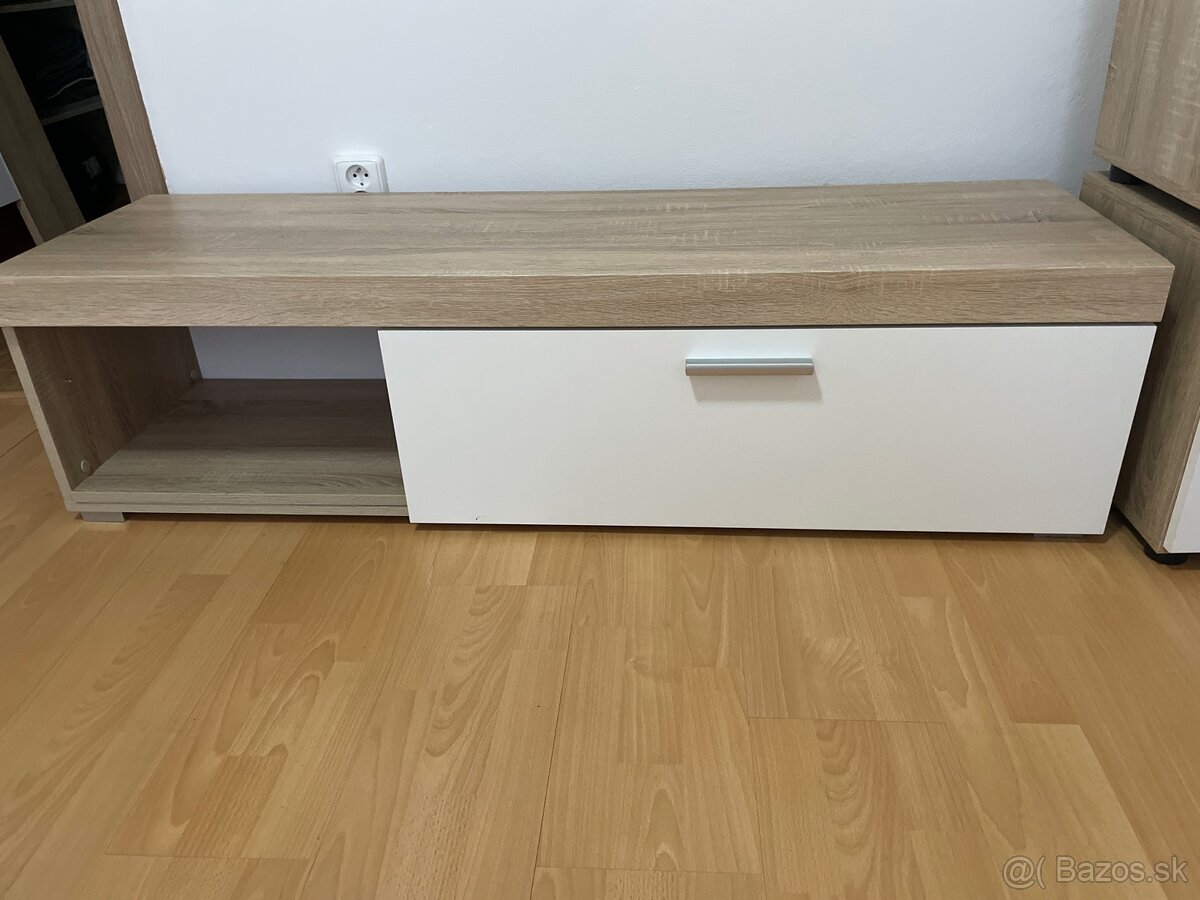 Skrinka pod televízor