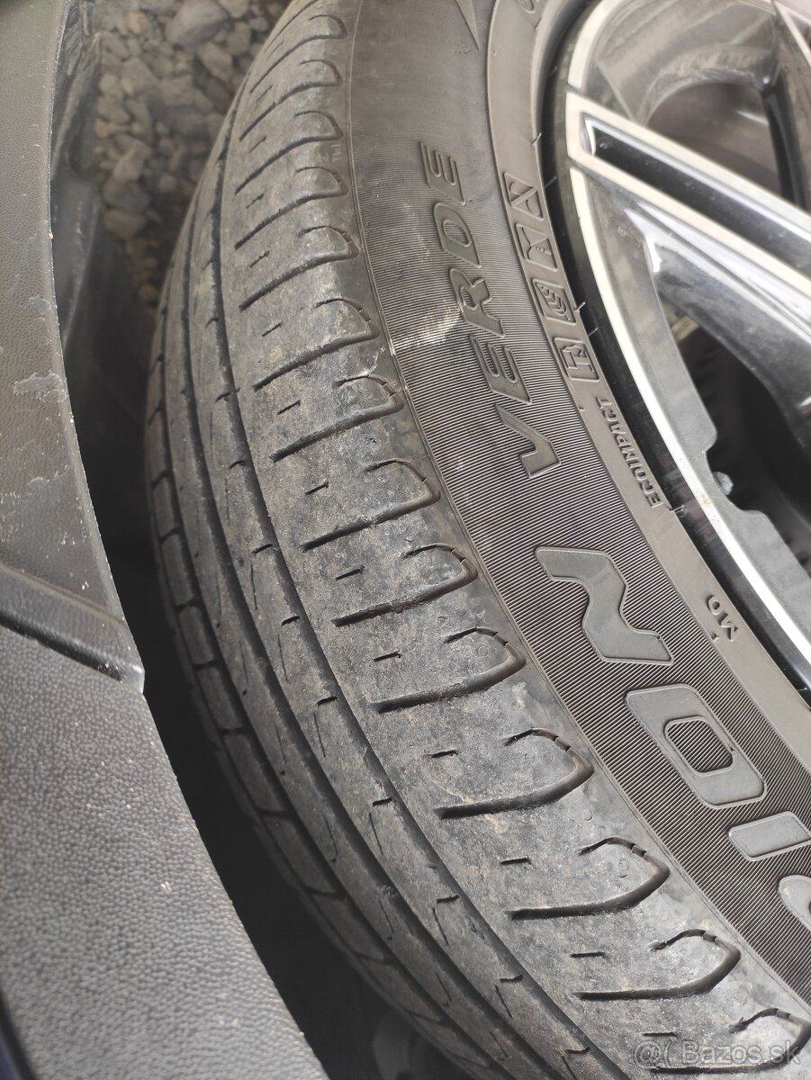 235/55 R19