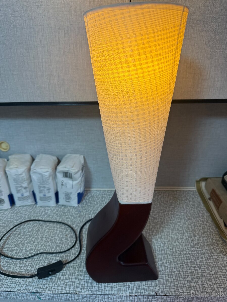 Izbová stolová lampa