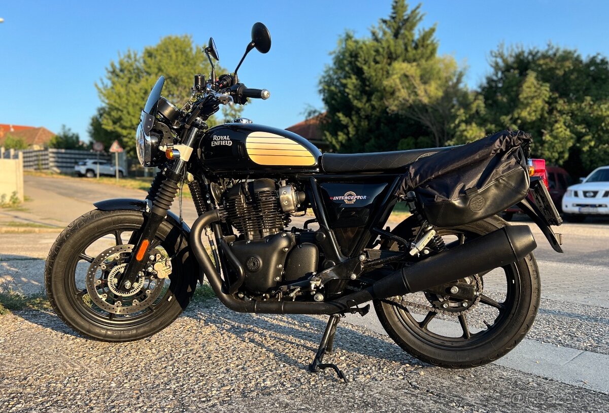 Royal Enfield Interceptor 650 BLACK RAY