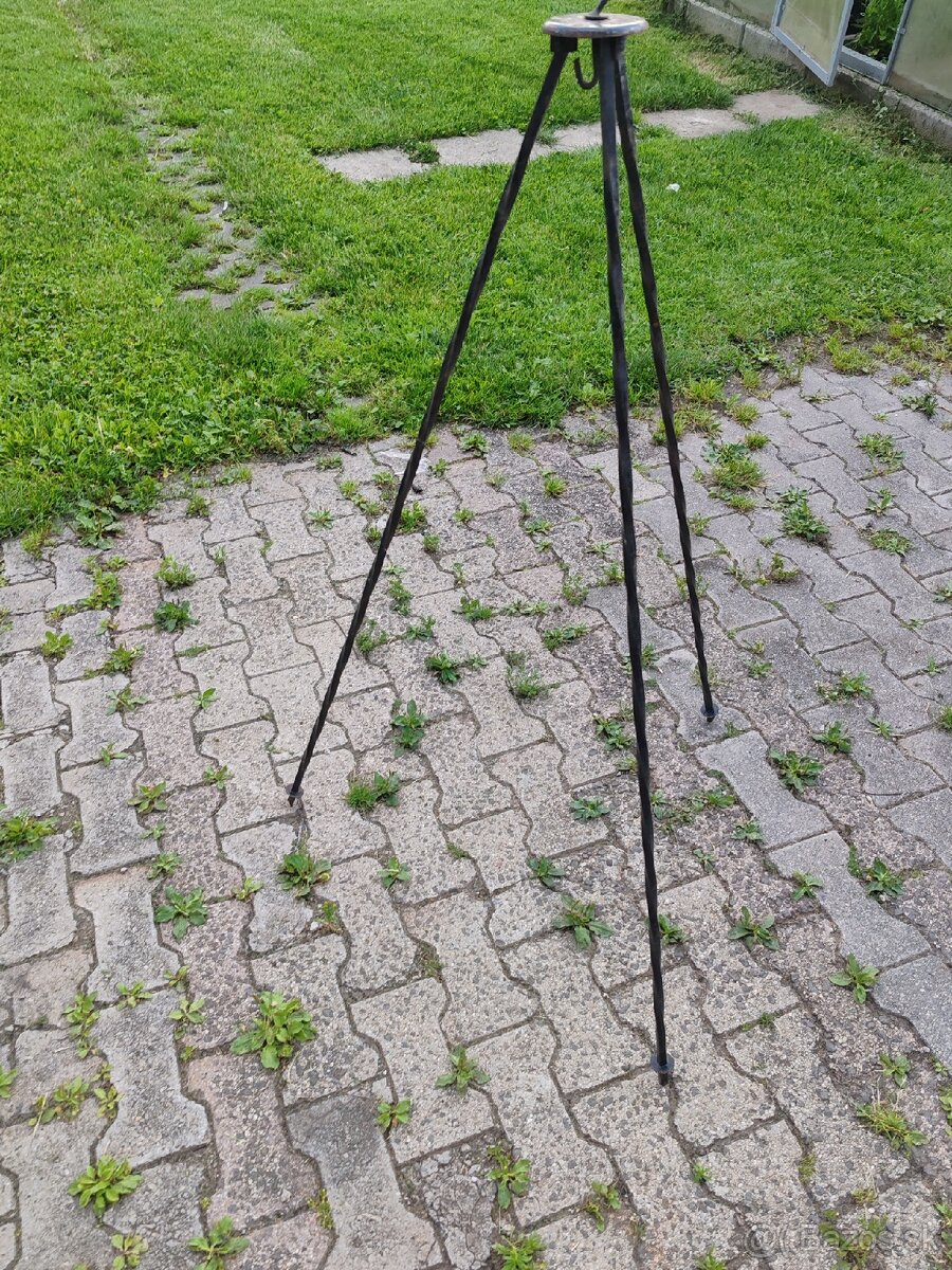 Trojnožka na kotlík
