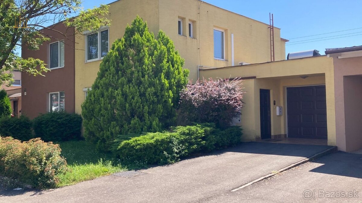 REZERVOVANÉ-Nadštandardný RD s bazénom a VIP vinnou pivnicou