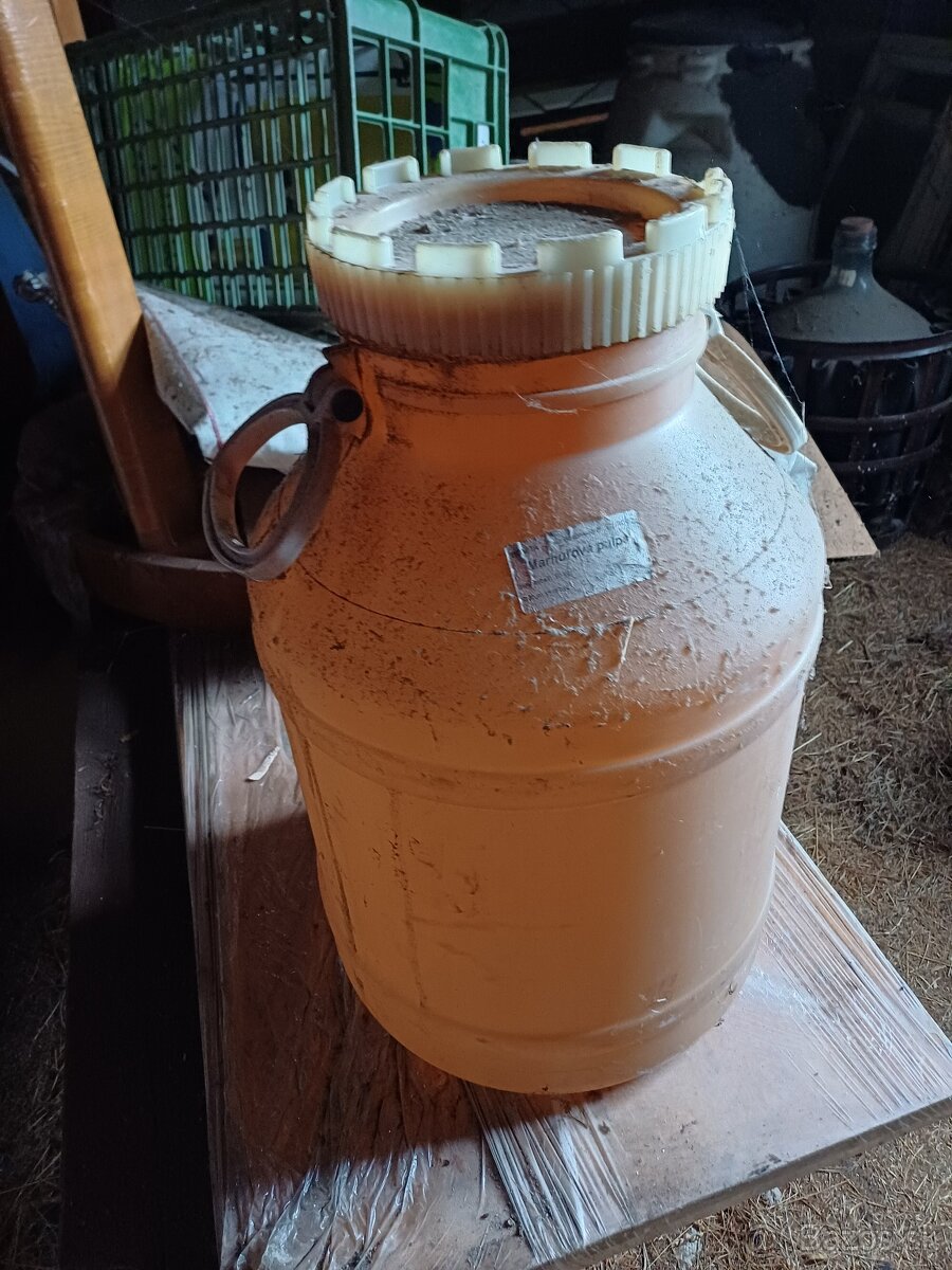 Predam plastove sudy 50l aj 200l.