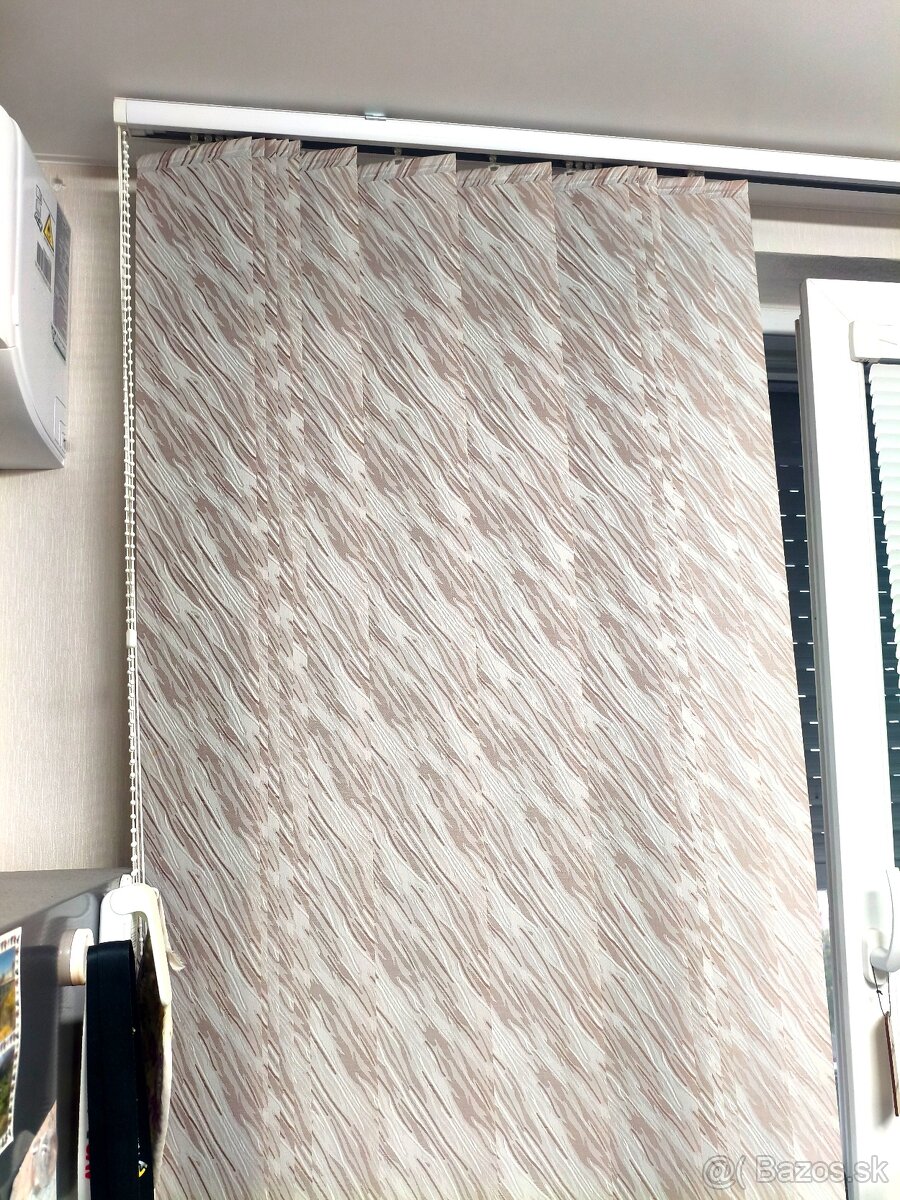 Vertikálne žalúzie žalúzie