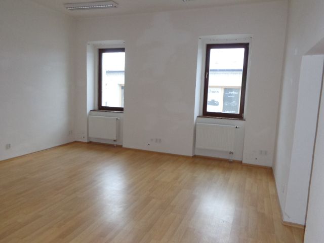 Prenájom - kancelársky priestor 50 m2 Banská Bystrica, centr