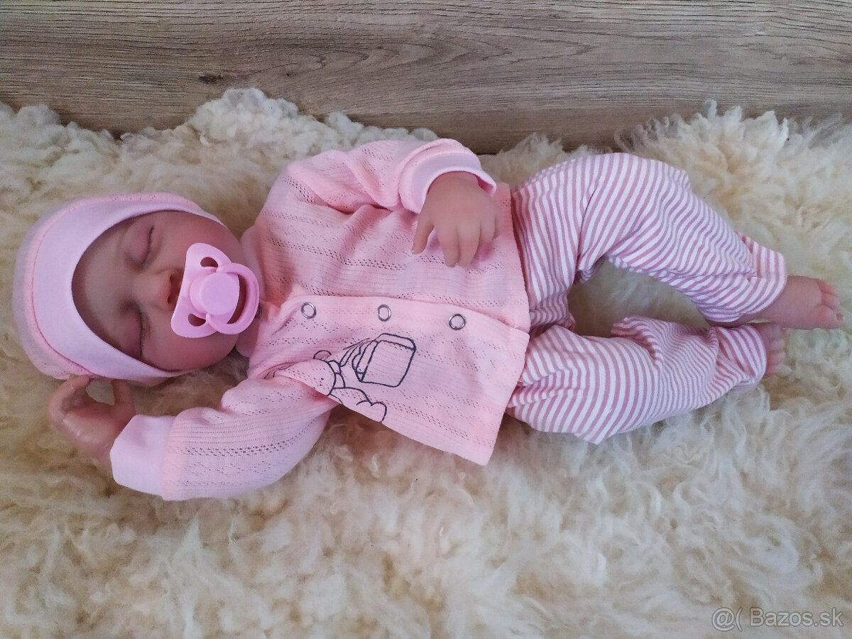 Realistická bábika