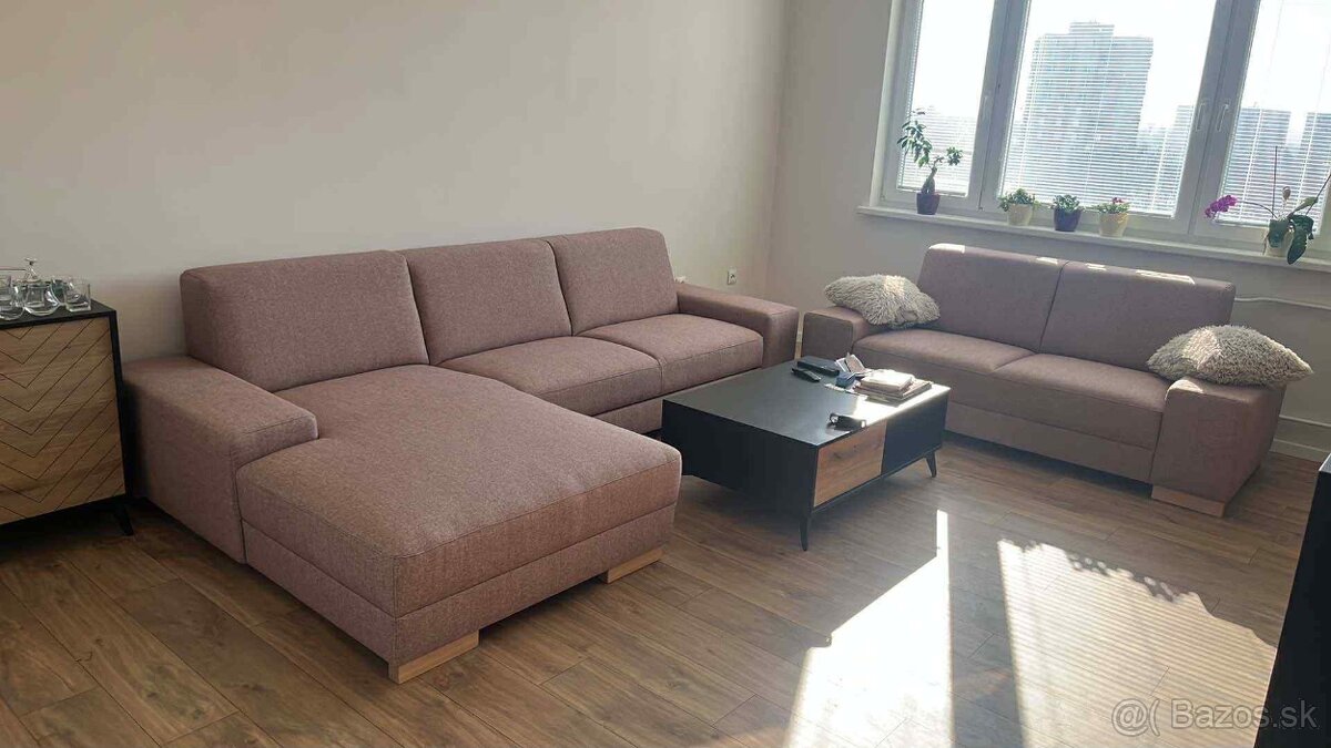 Predám konferenčný stolík