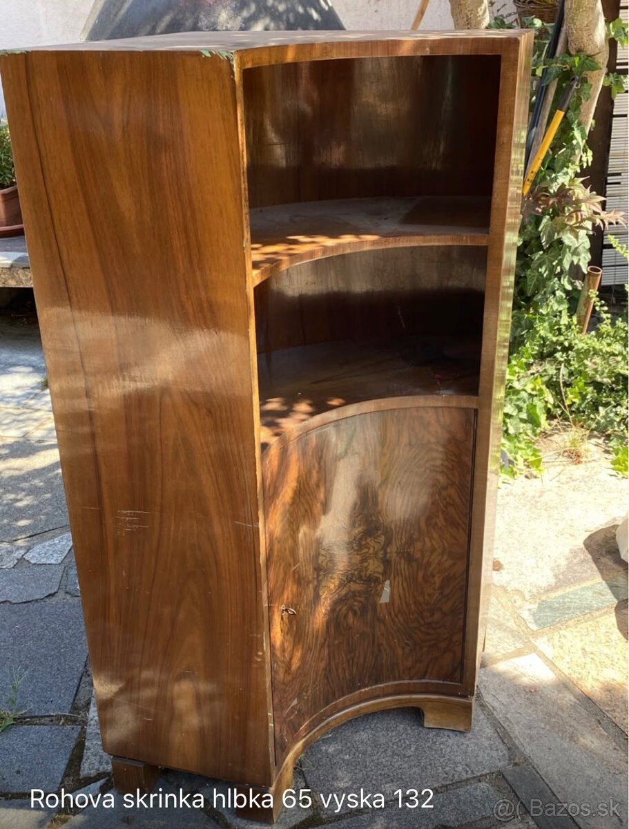 Predám rohovú skrinku – 50 €