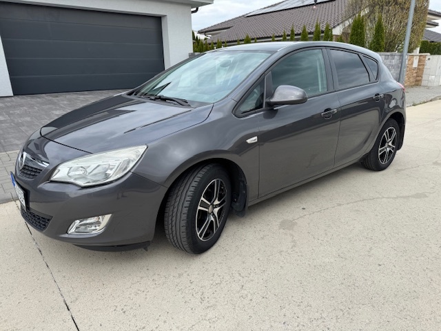 Opel ASTRA-J, 1,4 benzín, 2010