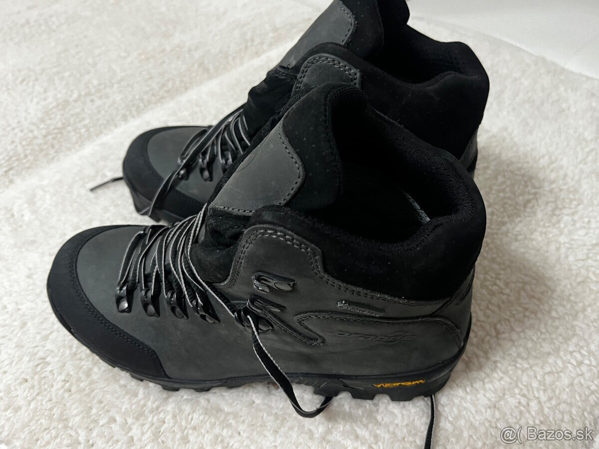 Vibram treková obuv Nová