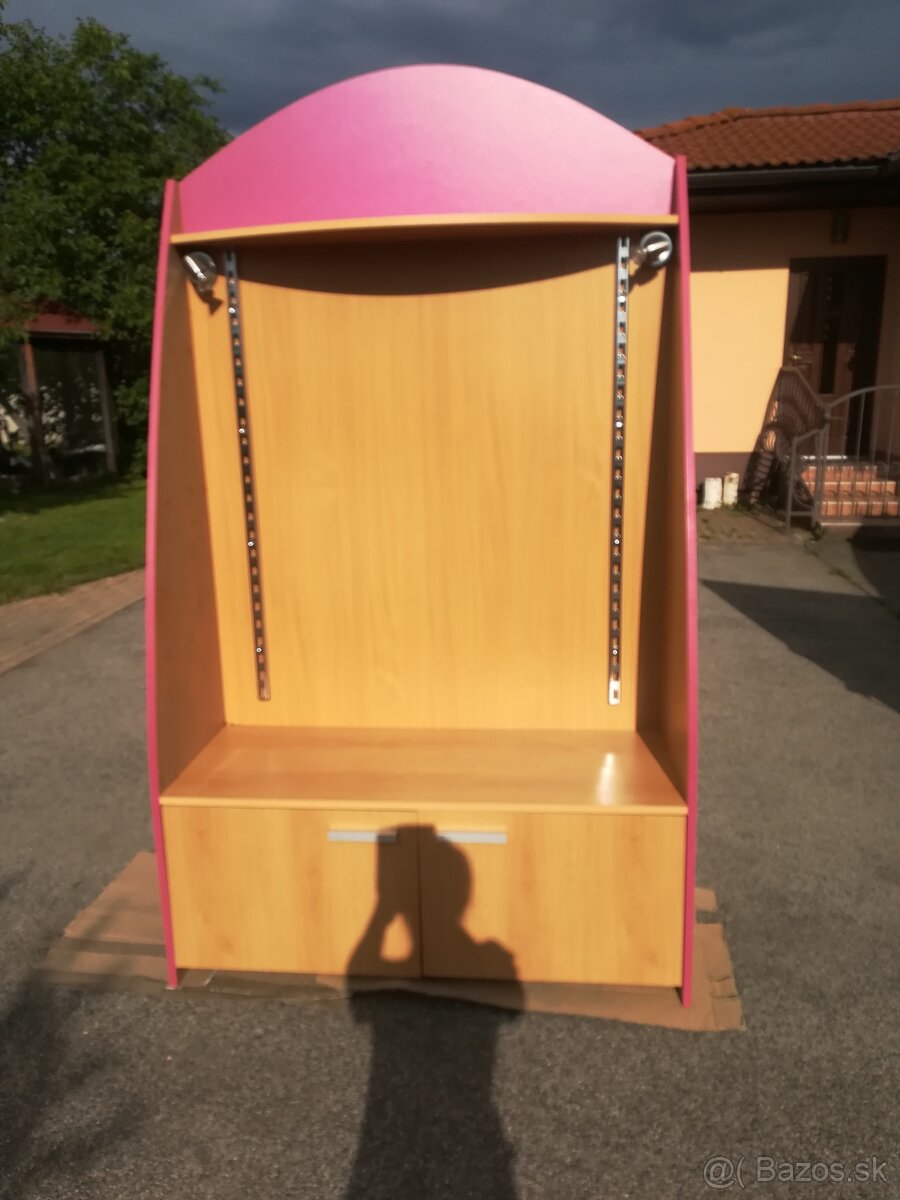 Nábytok do predajne / obchodu