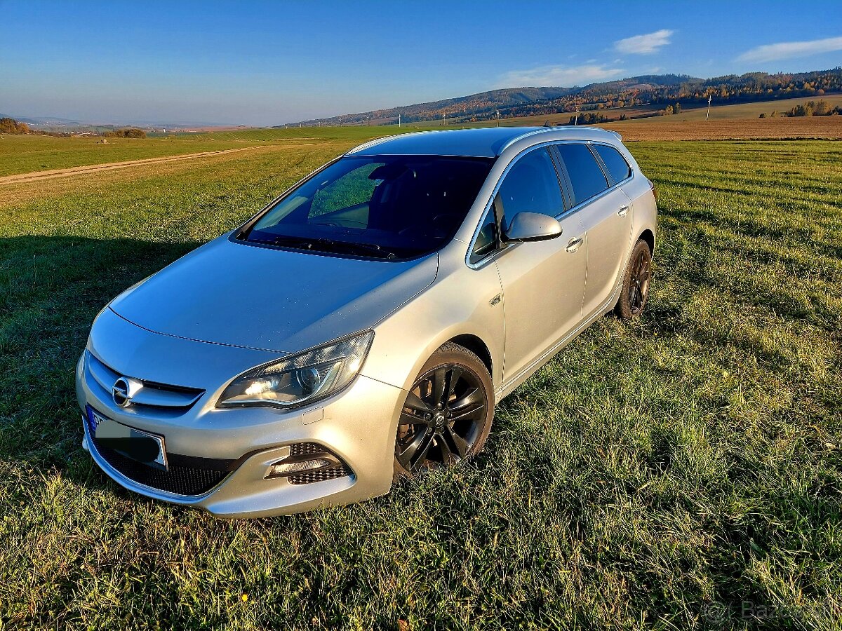 Opel Astra J Sport Tourer 2.0 BiTurbo