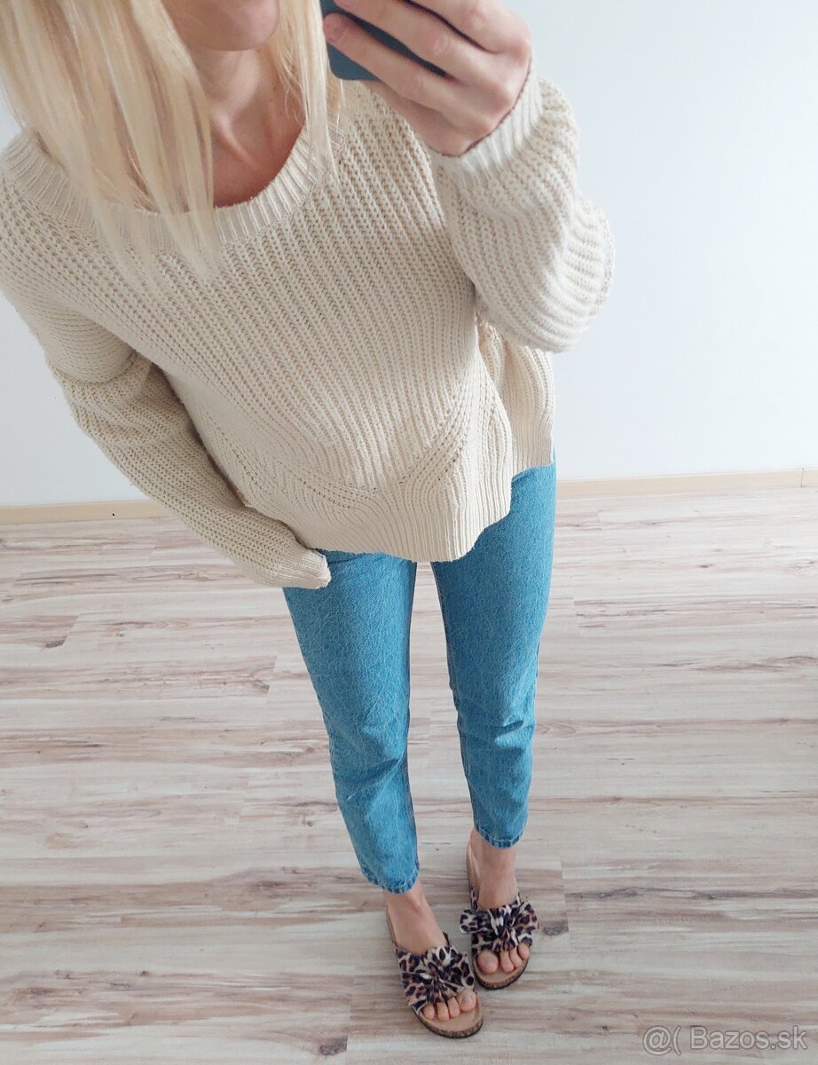 Krémový pletený sveter