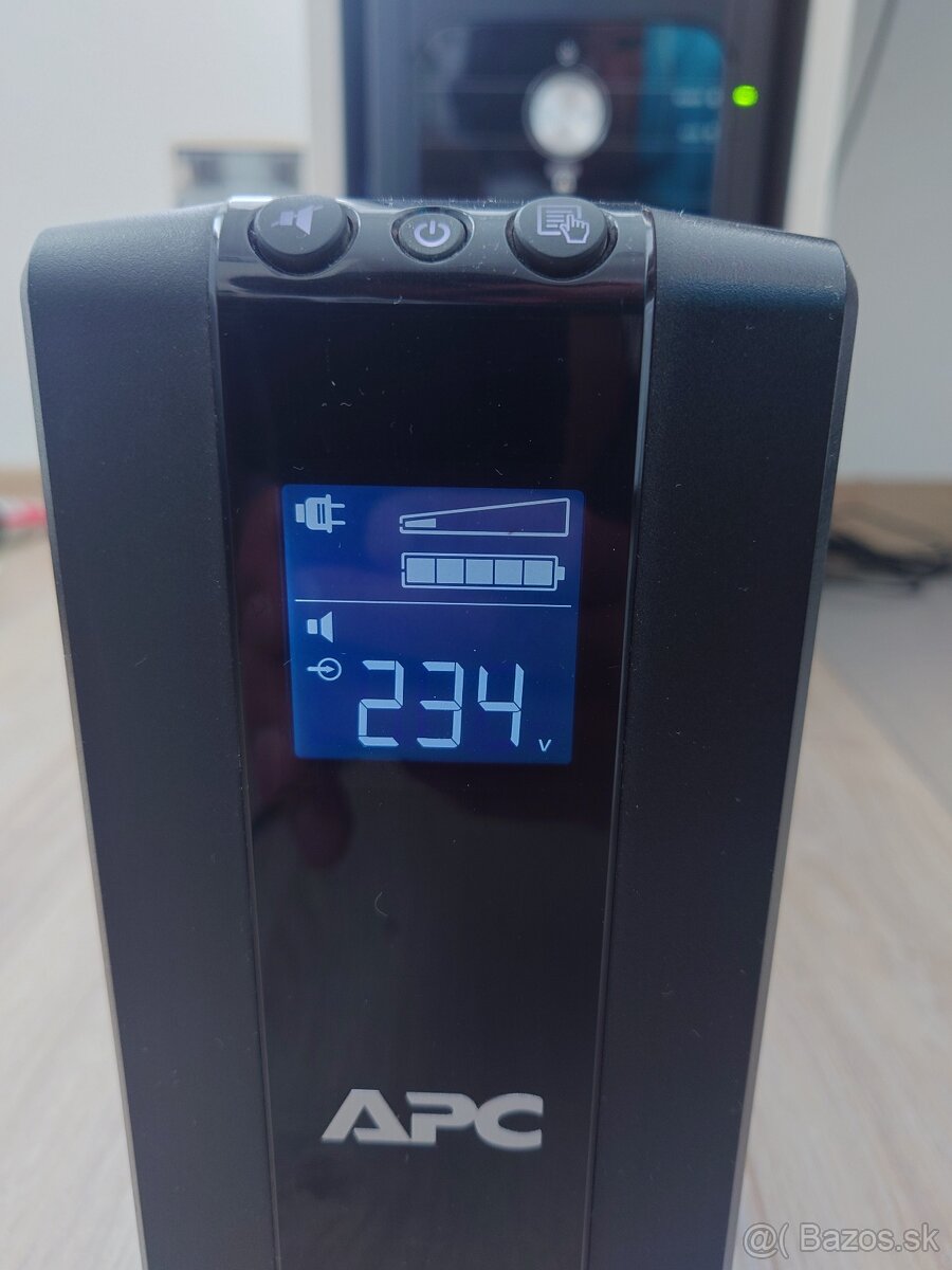 Zalozny zdroj UPS - APC pro 900