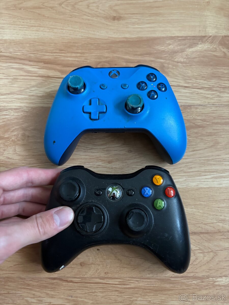 2× Xbox ovládače