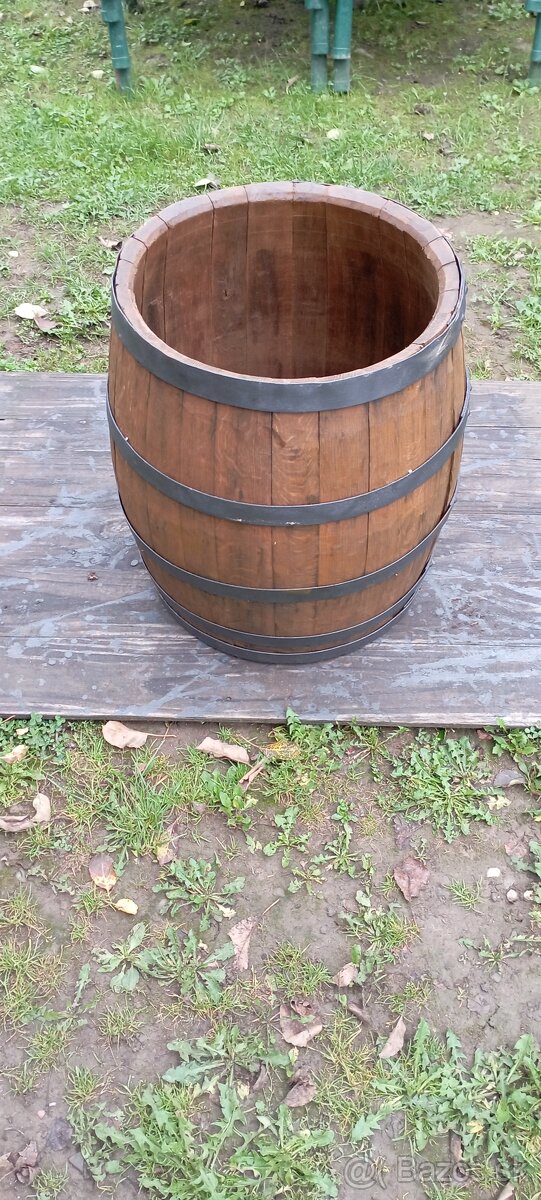 Starý drevený sud