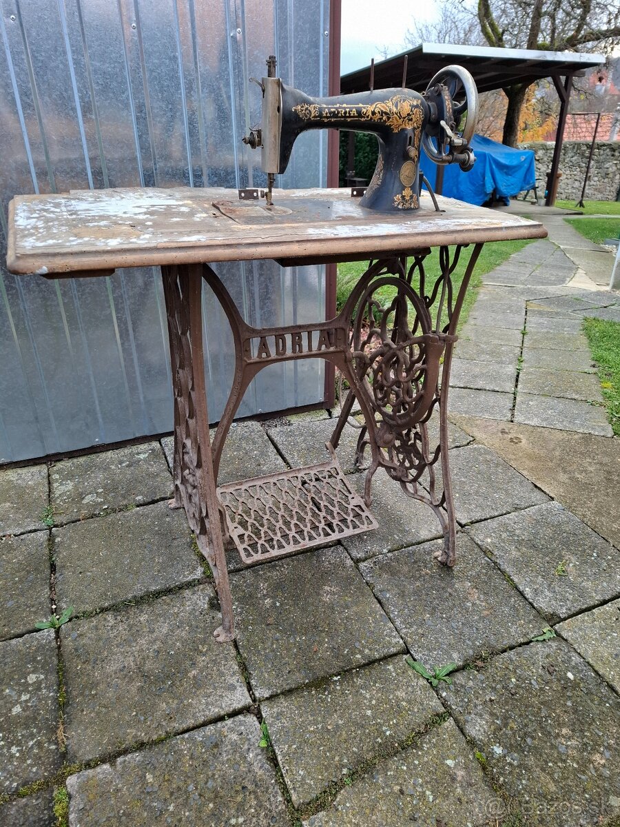 Starý Šijací stroj